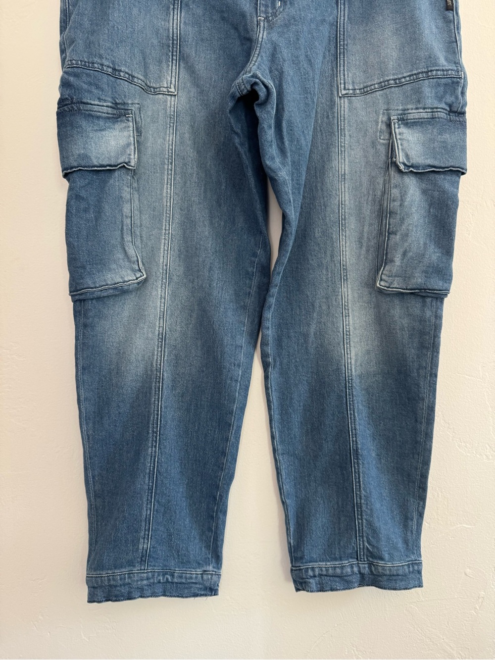 NWT Silver Jeans Co Denim Cargo Jeans Relaxed Fit Cropped Utility Indigo Blue - Picture 5 of 8